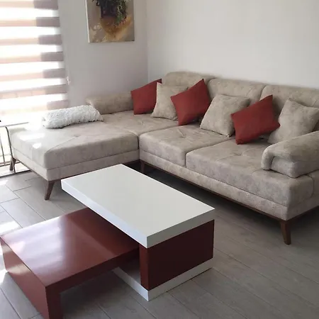 Fabulous 3 Bedroom In With Pool Apartment